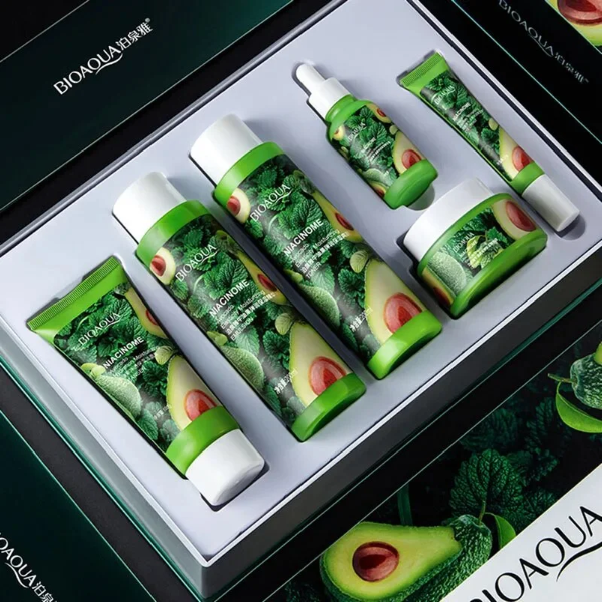 Kit Navideño Cepillo Secador + Set Cuidado Facial Bioaqua AGUACATE